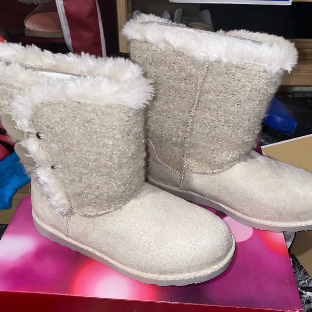 Cozy Cream Wool Winter Boots Size 7